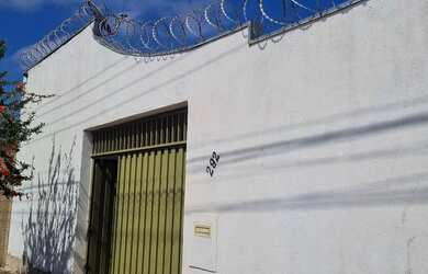 Imagem: 2 Casas no mesmo Terreno de Esquina - Ideal