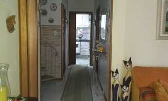 Imagem 2: Casa para venda possui 300 metros quadrados com 5 quartos em Jardim Itu - Porto Alegre - R