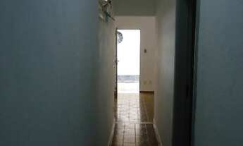 Imagem 5: Alugo Oswaldo Cruz casa 2 quartos, vaga, perto comércio e Intendente Magalhães