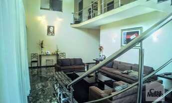 Imagem 2: Casa à Venda - Bandeirantes, 6 Quartos, 570 m²