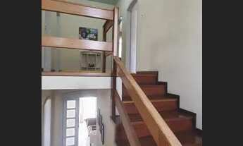 Imagem 4: Sobrado para venda possui 200 metros quadrados com 4 quartos