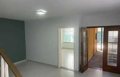 Imagem 6: Sobrado para aluguel possui 320 metros quadrados com 10 quartos