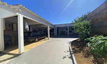 Imagem 6: Oportunidade Única! Casa Espaçosa de 2 Quartos com Varanda e Quintal Amplo em Localização