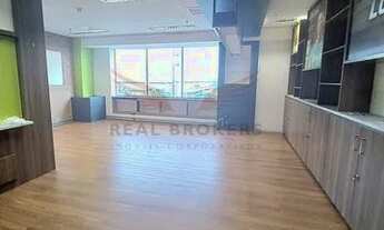 Imagem 2: Sala comercial c/ armários p/ locação em Alphaville com infraestrutura pronta para ocupaçã