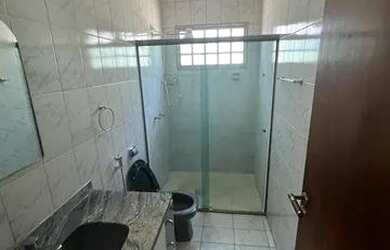 Imagem 4: Casa para aluguel e venda possui 236 metros quadrados com 5 quartos