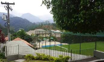 Imagem 4: Casa de condomínio para venda possui 400 metros quadrados com 5 quartos