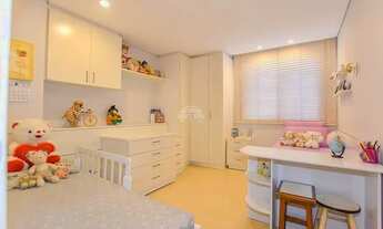 Imagem 2: Apartamento para venda tem 138 metros quadrados com 3 quartos em Água Verde - Curitiba - P