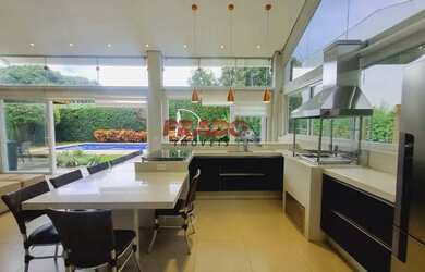 Imagem 16: Sobrado à venda em Maringá, Zona 08, com 4 quartos, com 597.53 m², Delta Ville II