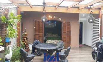 Imagem: Casa com piscina e Edícula a venda em St