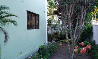 Imagem 3: Vendo Bela Casa de Esquina no Bairro do Centro com 03 Quartos e 04 Vagas