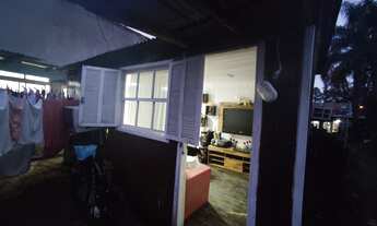 Imagem 3: Casa de pinus em boas condições completa