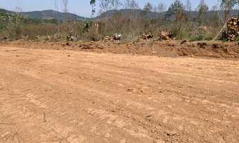 Imagem 2: Terreno chácara e piscina