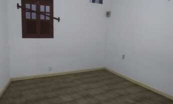 Imagem 3: 2 Quartos , nascente , 2º andar escada , sem garagem . Próximo a prorural