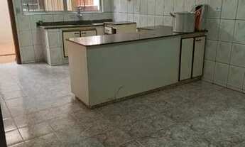 Imagem 4: Casa de três quartos, Sala, Cozinha ampla, garagem e quintal