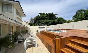 Imagem 3: Casa de condomínio para aluguel e venda possui 600 metros quadrados com 4 quartos