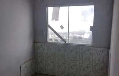 Imagem 7: Casa velha tem 2 dorms., sala, cozinha WC, edícula no fundo e se localiza na V. Progresso