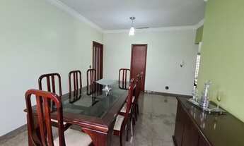 Imagem 2: Sobrado para venda possui 279 m² com 4 quartos no Bairro Saraiva - Uberlândia - MG