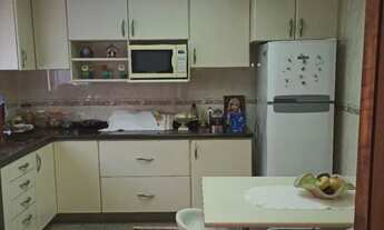 Imagem 5: Casa para venda possui 240 metros quadrados com 3 quartos em Embaré - Santos - São Paulo