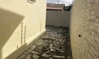 Imagem 4: Casa para aluguel e venda possui 70 metros quadrados com 2 quartos