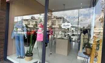 Imagem: Vendo loja de roupas femininas na pedra