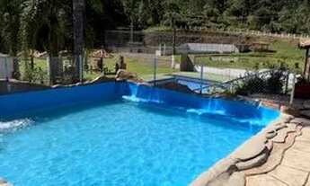 Imagem: Linda chácara na beira do asfalto, com