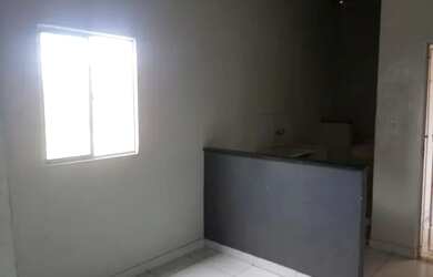 Imagem 2: A casa é pequena só para casal fica na rua asfaltada