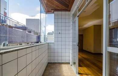 Imagem 4: Cobertura para aluguel tem 240 metros quadrados com 4 quartos