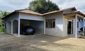 Imagem: Casa com terreno de 1.560m² e 3 quartos