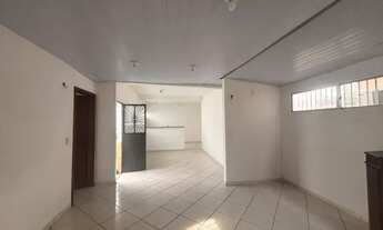 Imagem 3: VENDO CASA COM 04 QTOS COM PISCINA - DOM PEDRO 2