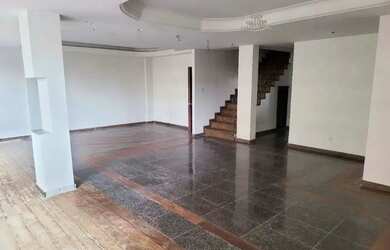 Imagem 3: Prédio Próximo à Basílica