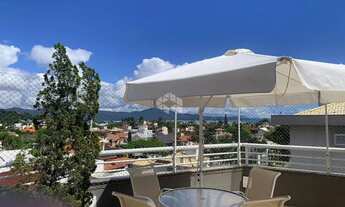 Imagem 2: Cobertura à venda mobiliada no Open Shopping Jurerê com Vista Mar