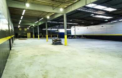 Imagem: Aluguel ou venda galpao pe direito alto