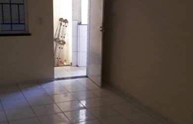 Imagem 4: Apartamento com 2 dormitórios para alugar, 45 m² por R$ 550,00/mês - Barroso - Fortaleza/C