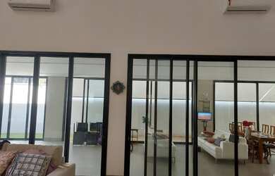 Imagem 6: Casa de condomínio térrea para venda tem 305 metros quadrados com 4 quartos