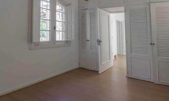 Imagem 7: Gavea - Vendo casa com piscina em excelente rua