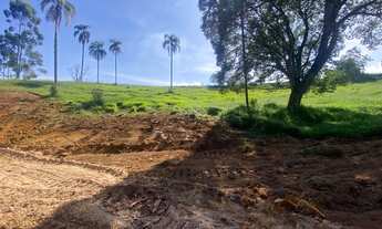 Imagem 5: L51-Empreendimento com ponto de água, lotes demarcados, ruas abertas, pronto pra construir