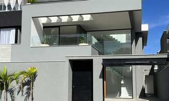 Imagem 2: Casa de condomínio para venda possui 280 metros quadrados com 4 quartos