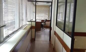 Imagem 7: Prédio/Edifício inteiro para aluguel possui 154 metros quadrados com 5 quartos