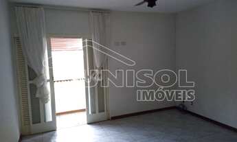 Imagem 7: A Unisol Imóveis aluga casa com três dormitórios sendo uma suíte e garagem para quatro car