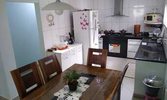 Imagem 7: Chácara (660 m²) com 2 Casas Modernas e Área Verde no Rio da Prata