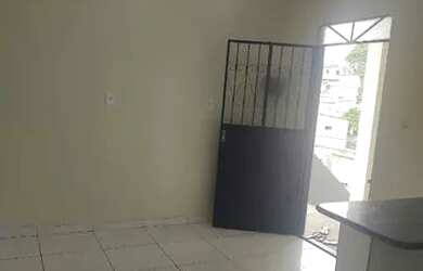 Imagem 7: Casa com Terreno medindo 8/20 contendo 2 Casas, e uma Kit Net semi pronta, garagem coberta