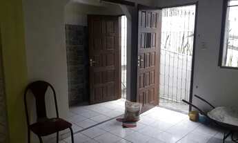 Imagem 4: Casa 1/4, 2 banheiros. Frente de rua