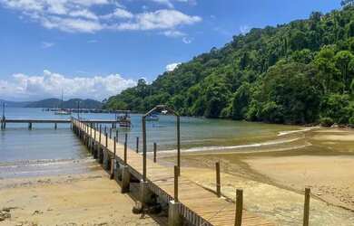 Imagem 3: Refúgio dos sonhos em Angra dos Reis, onde a beleza do litoral encontra a perfeição arquit