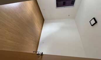 Imagem 2: Apartamento com dois quartos e box no banheiro