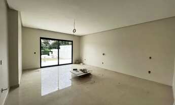 Imagem 7: Casa Duplex no Morada dos Passaros 04 suítes sendo uma master com closet e varanda