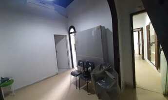 Imagem 2: ALUGO CASA COMERCIAL TRIPLEX 8 salas AR SPLIT PINTADA perto do metrô em Laranjeiras