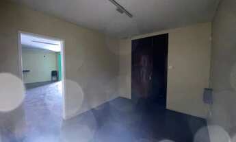 Imagem 6: Casa comercial na Frente da entrada principal do Terminal do Papicu