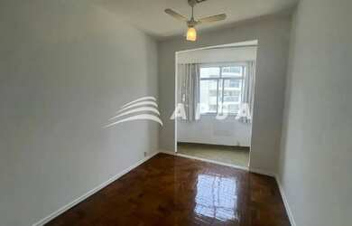 Imagem 5: NA TRADICIONAL RUA ARTUR BERNARDES, NO CATETE, UM QUARTO E SALA ENCANTA LOGO NA CHEGADA. C