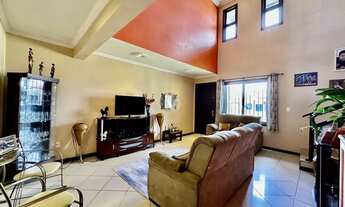 Imagem 5: Casa de esquina ampla de 4 dormitórios!