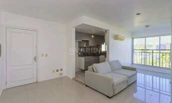 Imagem 2: Apartamento semimobiliado com 2 dormitórios, sendo 1 suíte e 2 vagas no bairro Central Par